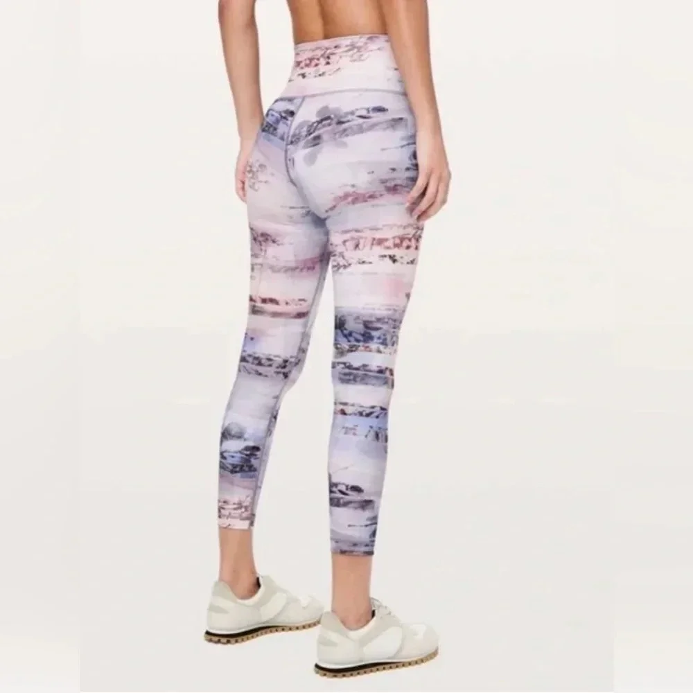 ! Lululemon Wunder Under High Rise 7/8 Tight size 8